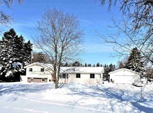 4902 Leonard Point Rd, Oshkosh, WI 54904