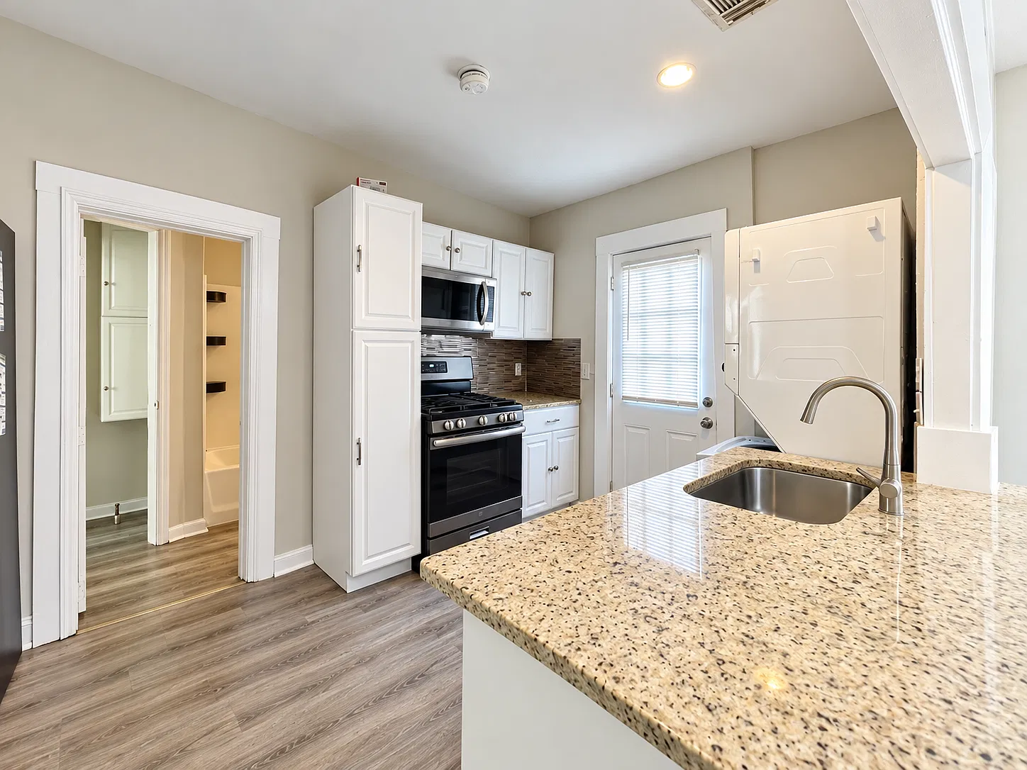2 bed, 910 sqft, $1,545 — Photo 2