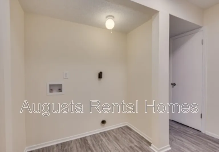 2575 1/2 Tobacco Rd #A — Photo 12