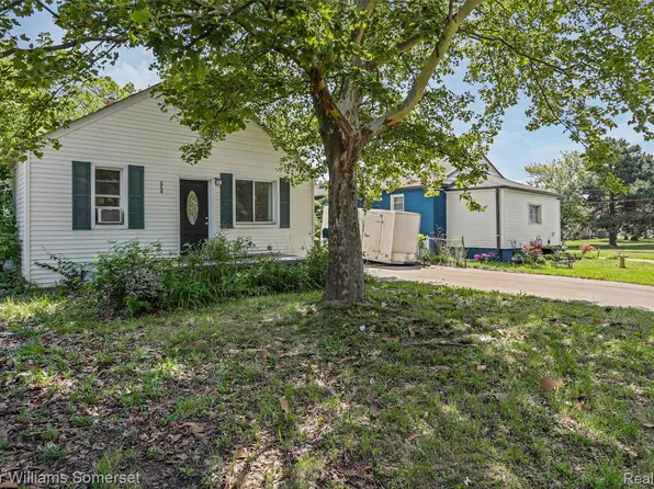 664 Emerson Ave, Pontiac, MI 48340