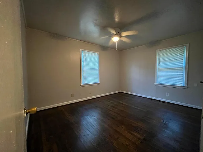 128 Baker St — Photo 20