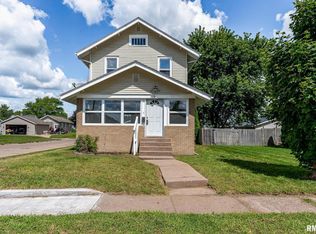 2156 W Pleasant St, Davenport, IA 52804