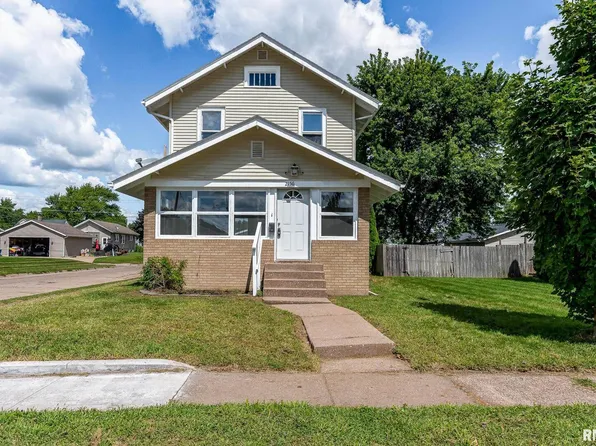 2156 W Pleasant St, Davenport, IA 52804