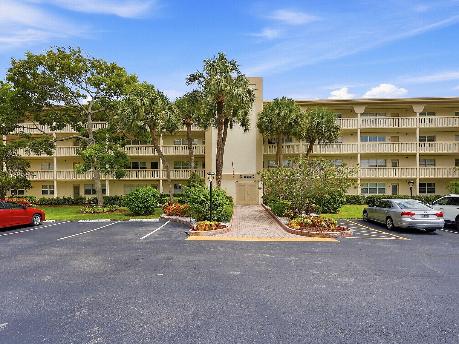 2905 Victoria Place #C4
