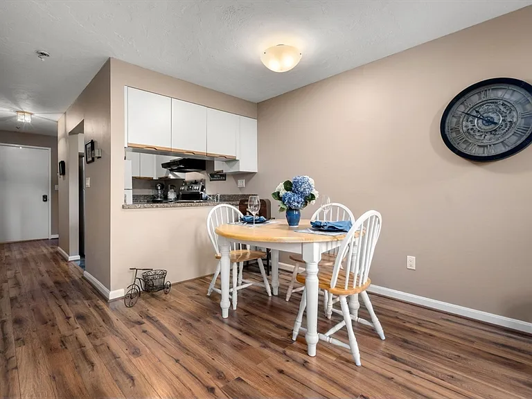 280 Village St #D2 — Photo 2