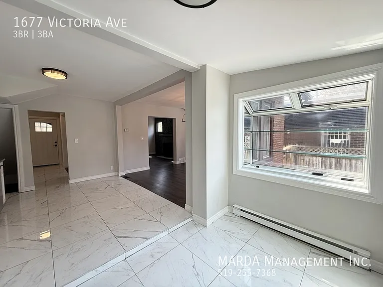 1677 Victoria Ave — Photo 20