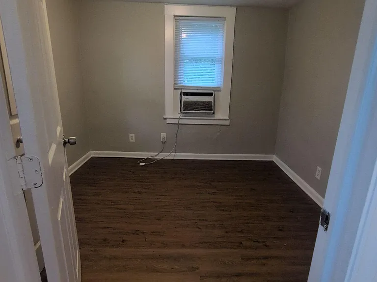 1551 W 33rd St #2 — Photo 6