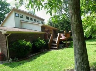 156 Birdhouse Ln, Elkview, WV 25071