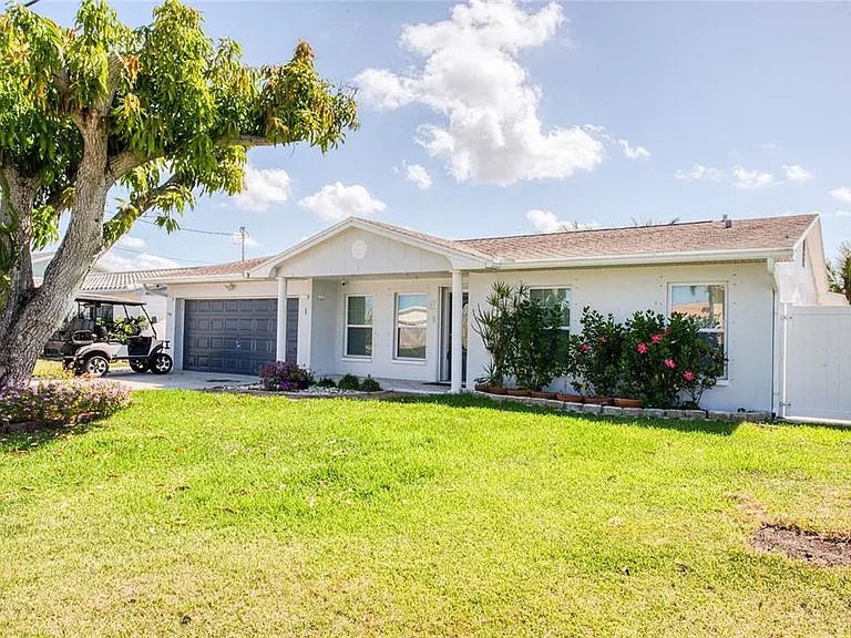551 Crystal Dr — Photo 3