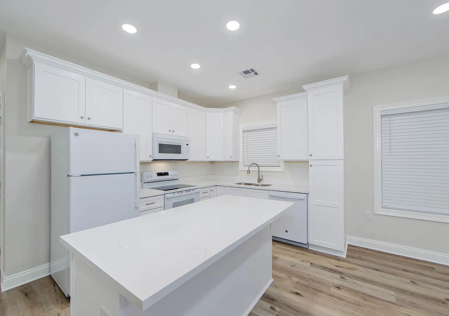 619 Magnolia Street - 619 B Magnolia — Photo 3
