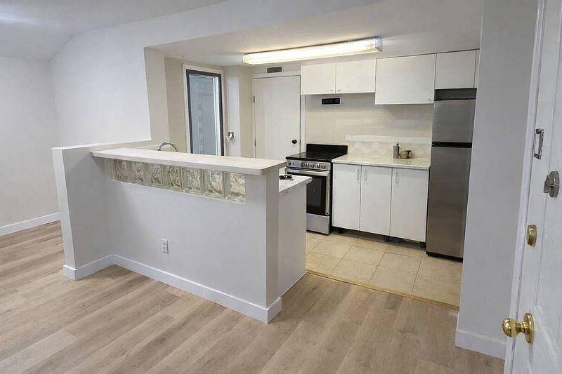 Vancouver Apartment for rent - 0 Bedrooms — photo 6