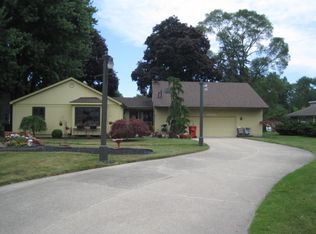 39836 Shoreline Dr, Harrison Township, MI 48045