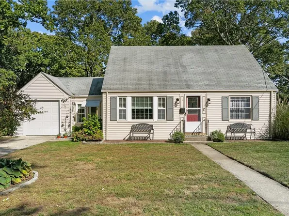 6 Cononchet Trl, East Greenwich, RI 02818