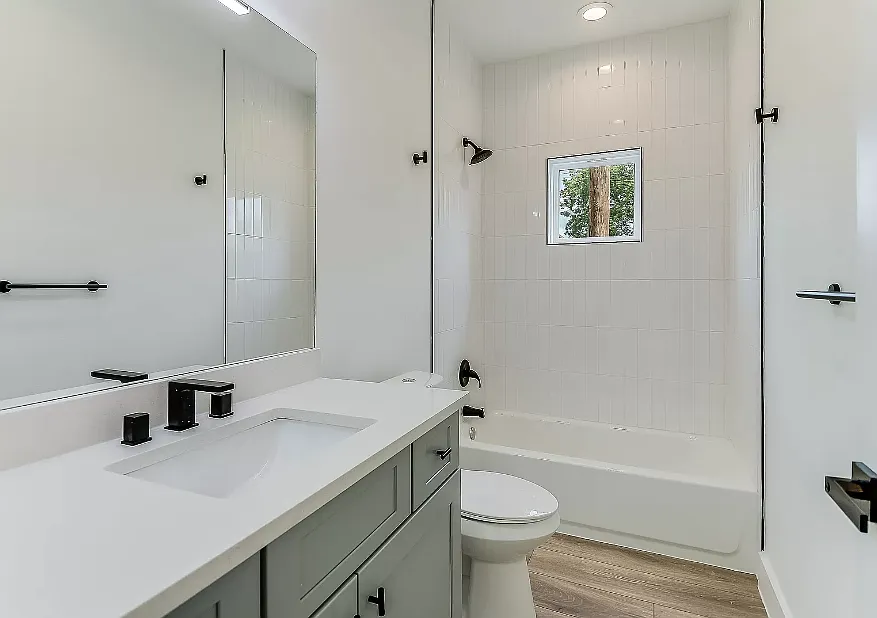 3 bed, 2.5 bath, 1856 sqft, $2,700 — Photo 2