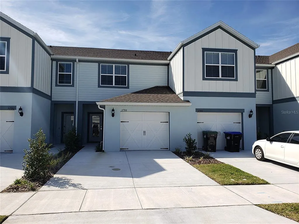 2 bed, 2.5 bath, 1706 sqft, $2,195 — Photo 2