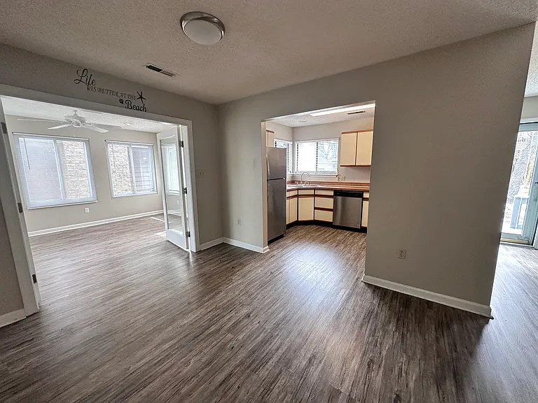 6536 Valene Ct — Photo 17