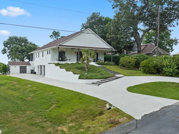 2105 Club House Dr, Lillian, AL 36549