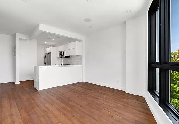 3rd image of 27-04 Astoria Blvd #2AA