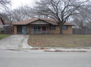 901 Mimosa Dr, Lockhart, TX 78644