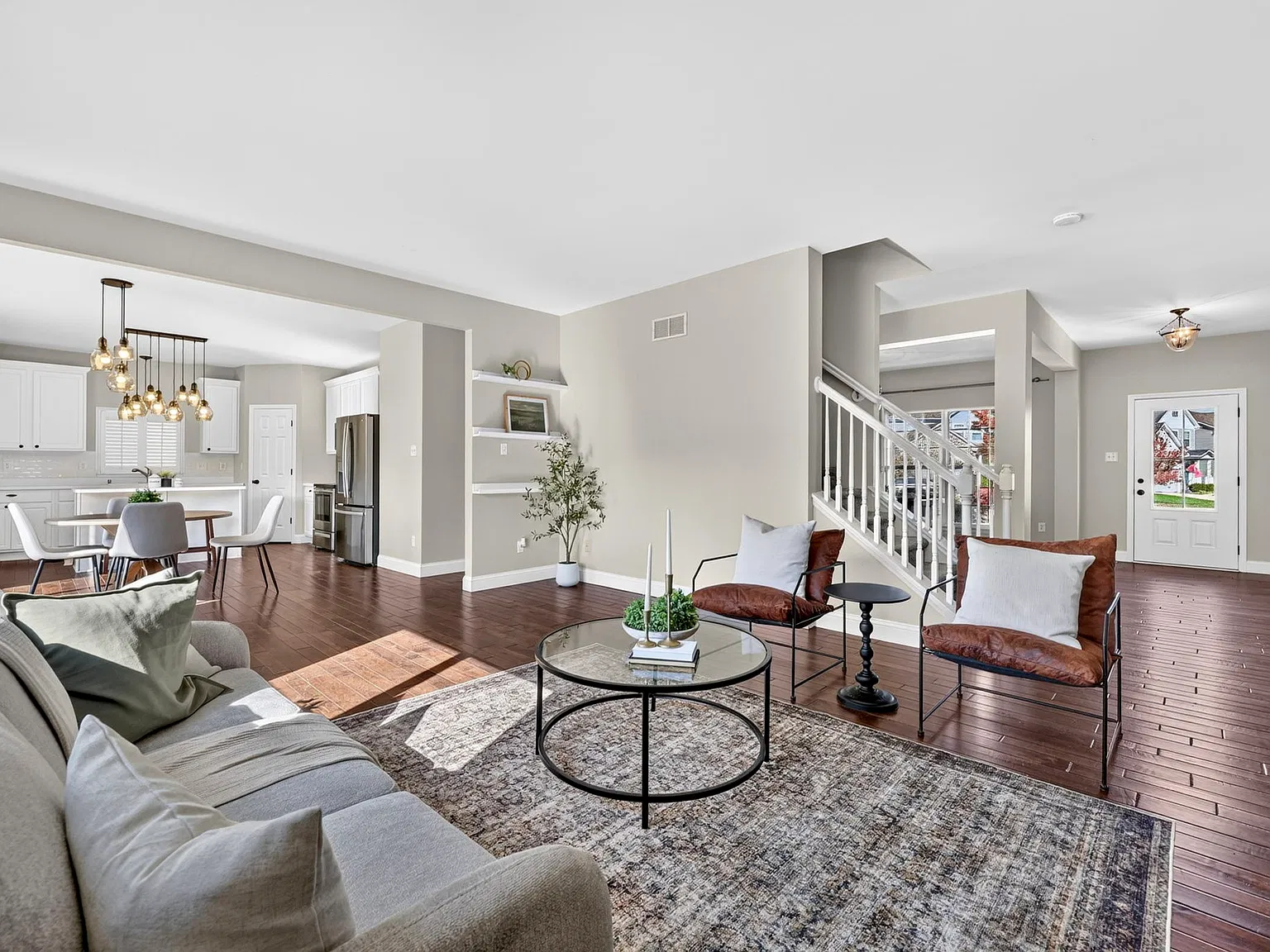 4 bed, 2.5 bath, 2496 sqft, $3,825 — Photo 4