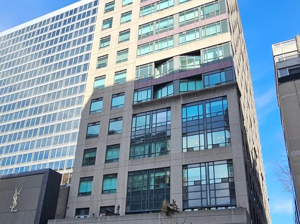 102 Bloor St W #306, Toronto, ON M5S 1M8