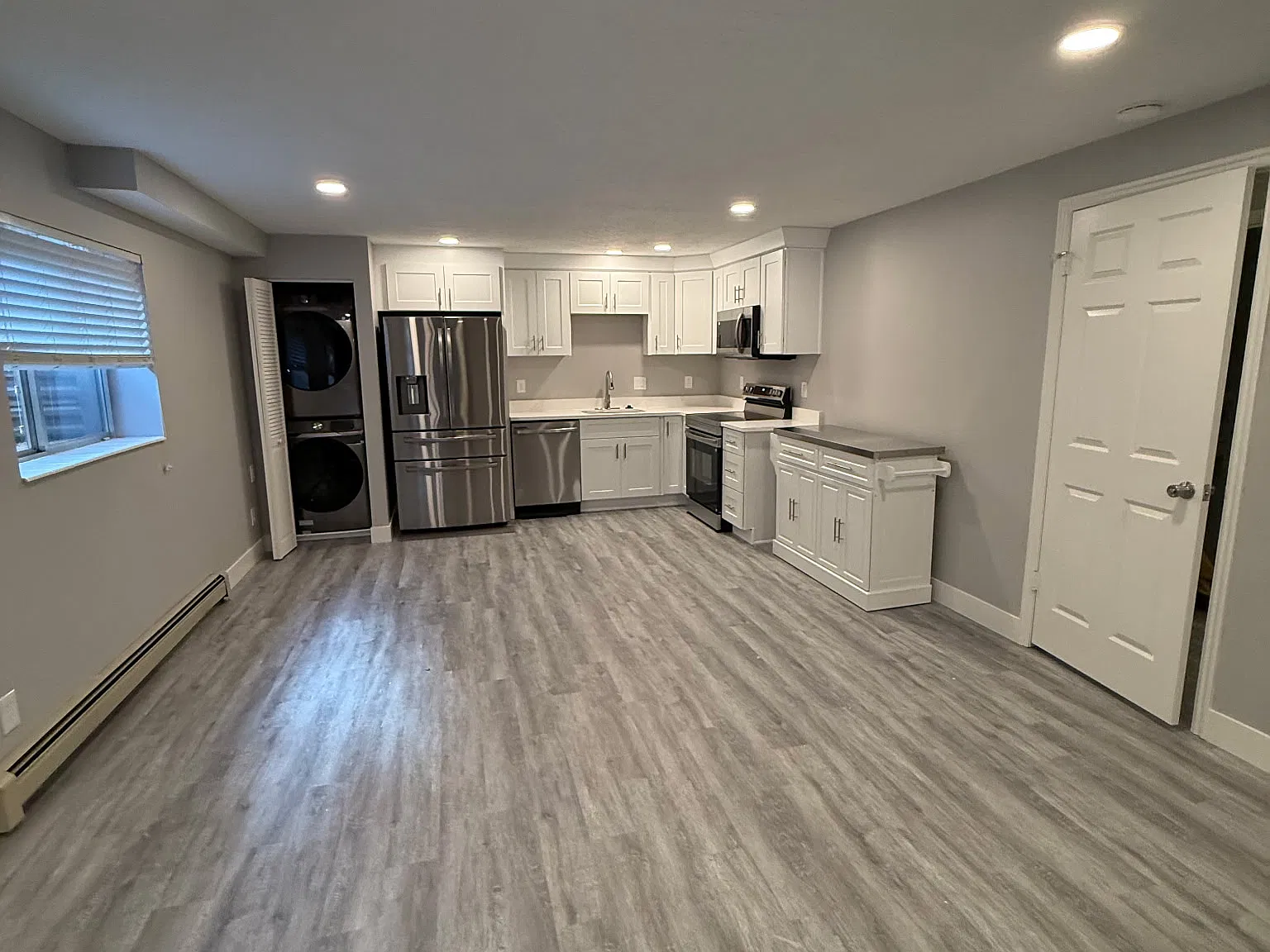 1 bed, 900 sqft, $1,600 — Photo 3