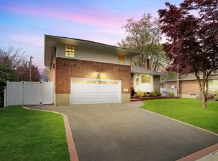 50 Terrehans Ln, Syosset, NY 11791