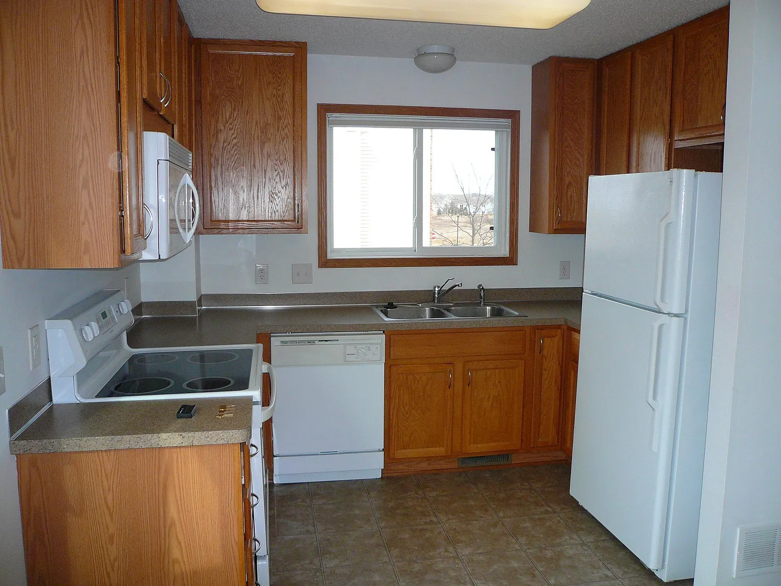 2 bed, 1.5 bath, 952 sqft, $1,795 — Photo 4