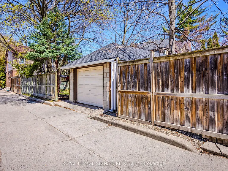 426 Armadale Ave — Photo 50