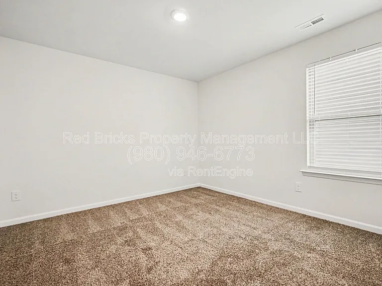 1007 Maylen Trce — Photo 27