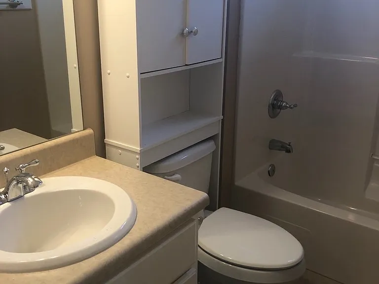 914 Amber Way — Photo 3