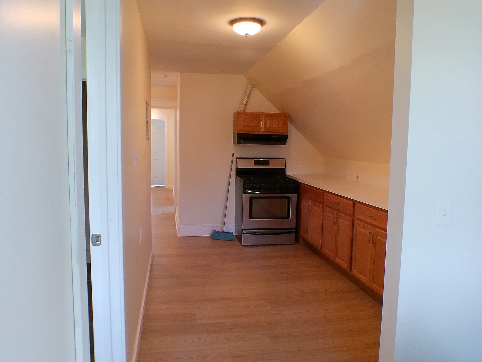 4 bed, 3686 sqft, $2,600 — Photo 4
