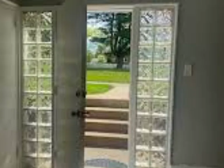 200 Maplewood Dr #2 — Photo 9