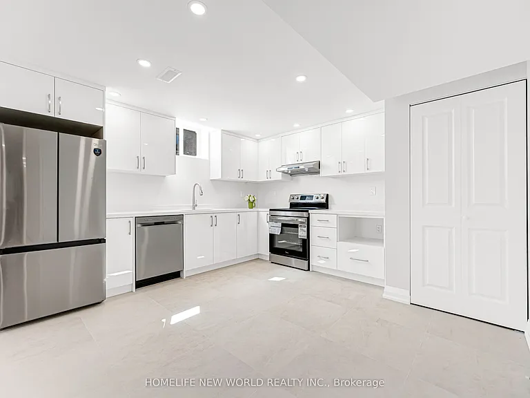 80 Weslock Cres — Photo 15