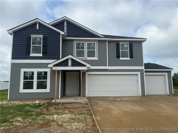 947 Sapphire Stone Ln, Hope Mills, NC 28348