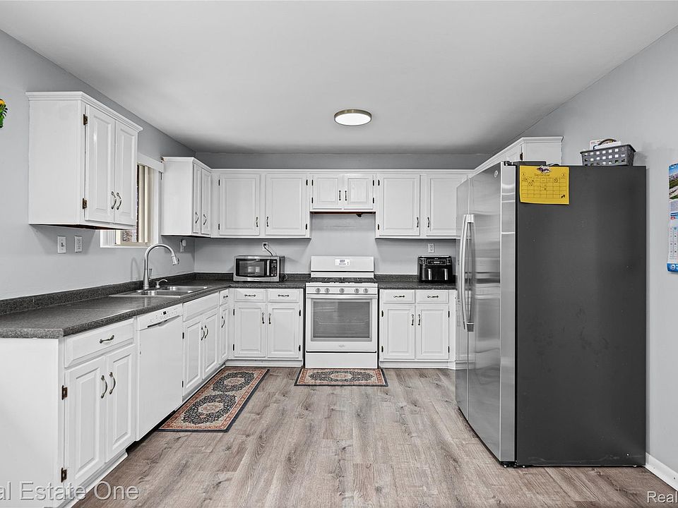 8335 Bernice Ave, photo 13