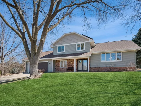 4480 Pleasant Dr, Arden Hills, MN 55112