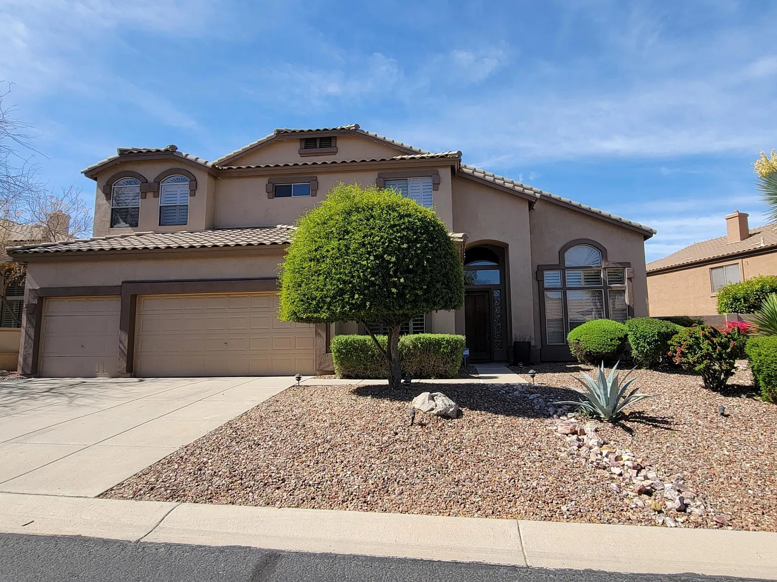 4 bed, 3.0 bath, 3842 sqft, $5,000 — Photo 2