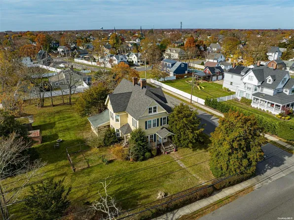 110 S Bay Avenue, Islip, NY 11751