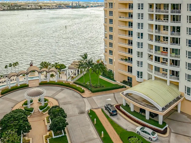 808 Brickell Key Dr #2002 — Photo 2