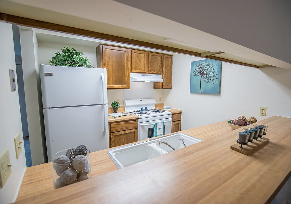 Modern Kitchen with Pass-Through