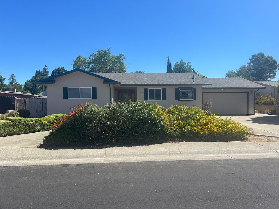 1st image of 440 McKenzie Dr