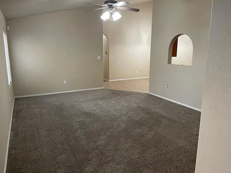 1515 Bradley Ct — Photo 3