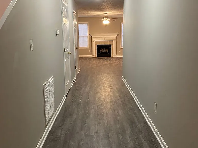 221 Hanover Ct — Photo 6