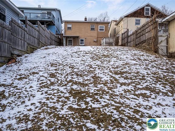 4th image of 788 Edgemont Ave