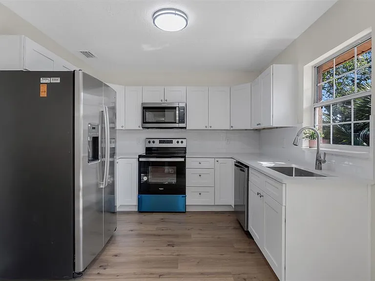 14717 Sunset St — Photo 5