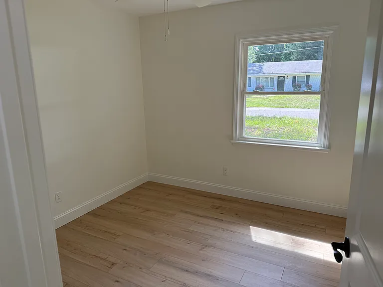 106 Fairman Ave — Photo 12