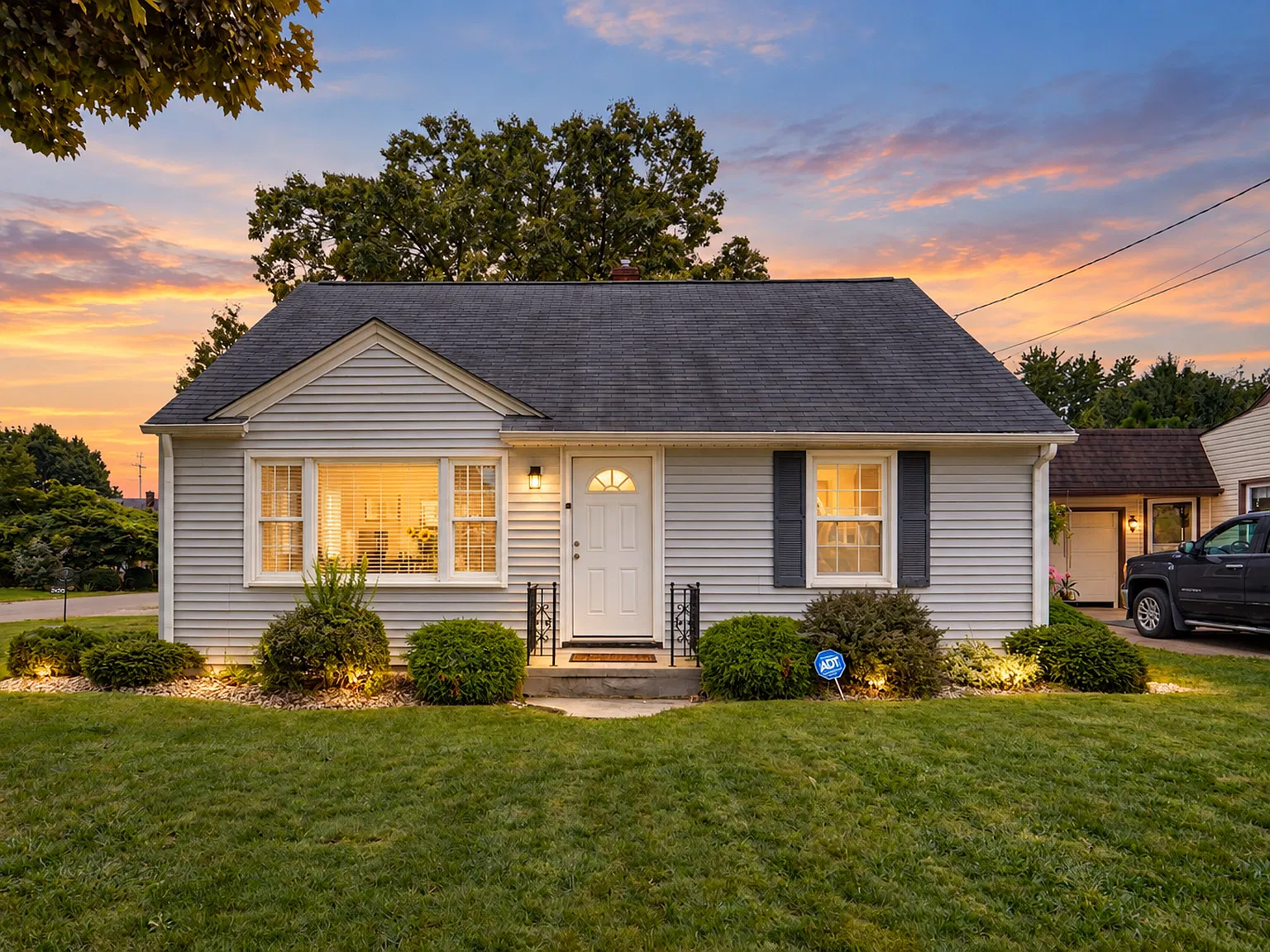 3 bed, 1.5 bath, 1248 sqft, $3,000 — Photo 1