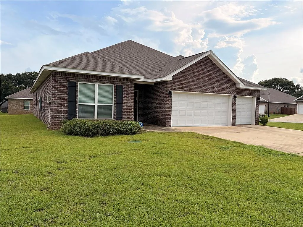 4 bed, 3.0 bath, 2345 sqft, $2,800 — Photo 1