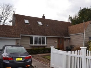 12 Brookdale Dr, Bay Shore, NY 11706